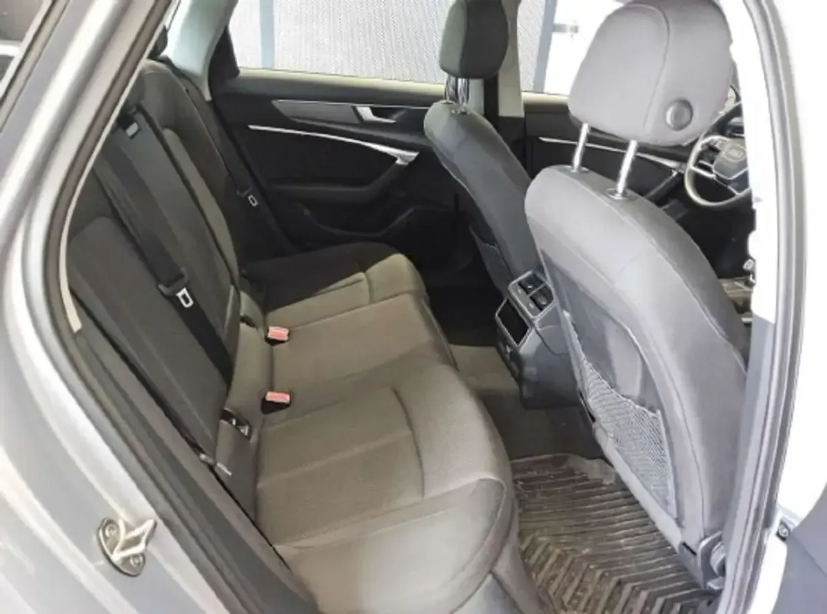 Gebraucht Audi A6 Ambiente 163 PS (119 kW) 2023 Florettsilber/grau Kombi