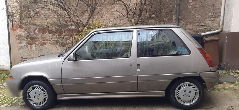 Second-hand Renault R5 90 CP (66 kW) 1990 Bej Hatchback