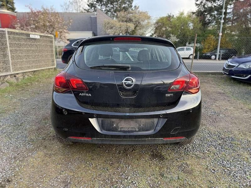 Gebraucht Opel Astra Sport 125 PS (91 kW) 2010 Saphirschwarz mineraleffekt Kleinwagen