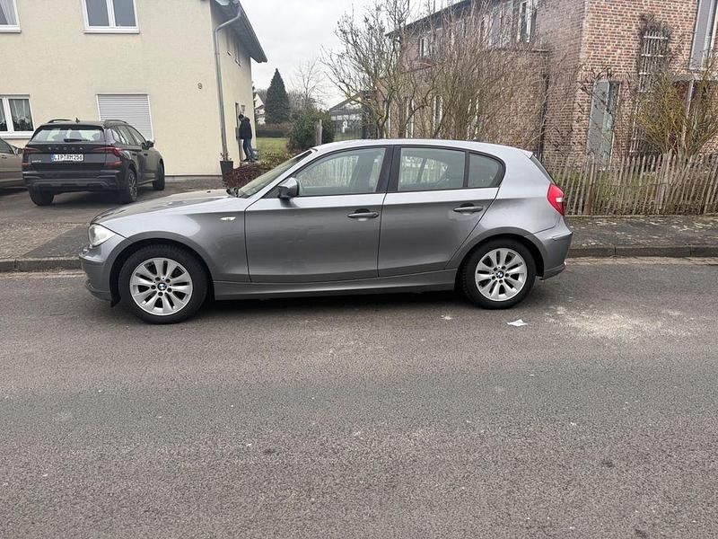 Gebraucht BMW 118 143 PS (105 kW) 2010 Grau Kleinwagen