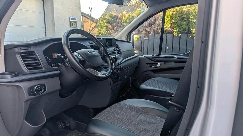 Gebraucht Ford Transit Custom 105 PS (77 kW) 2018 Silber Van / Kleinbus