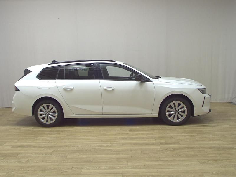 Weiss Gebraucht 2024 Opel Astra Business Kombi | 16.680 € (Superpreis) - Bild 1/4
