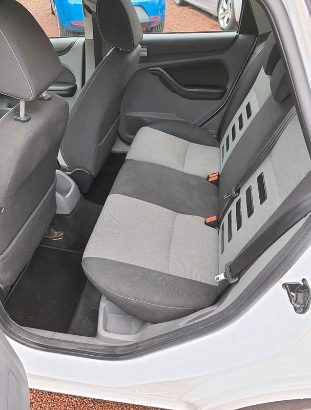 Gebraucht Ford Focus Style 101 PS (74 kW) 2010 Weiß Kombi