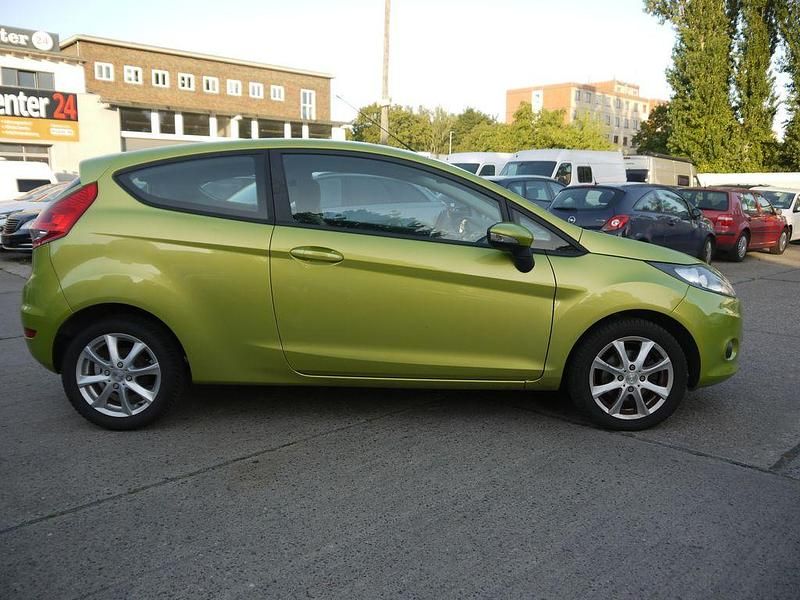 Gebraucht Ford Fiesta Trend 60 PS (44 kW) 2010 Grün Kleinwagen