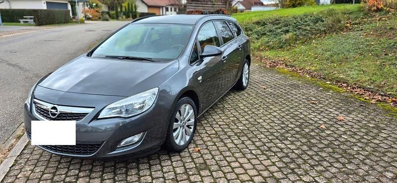 Gebraucht Opel Astra 140 PS (102 kW) 2012 Grau Kombi