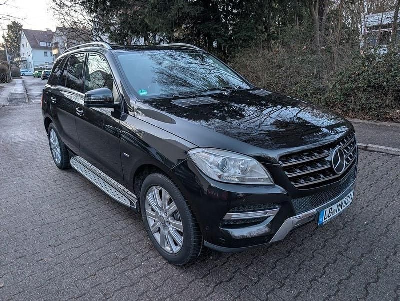 Gebraucht Mercedes ML350 258 PS (189 kW) 2011 Schwarz SUV