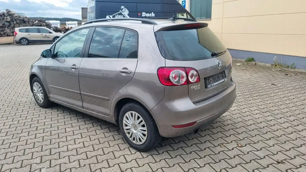 Gebraucht VW Golf Plus Cross Life 105 PS (77 kW) 2013 Braun Van / Kleinbus