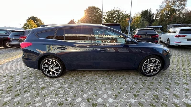 Gebraucht Ford Focus Titanium 150 PS (110 kW) 2019 Blau Limousine