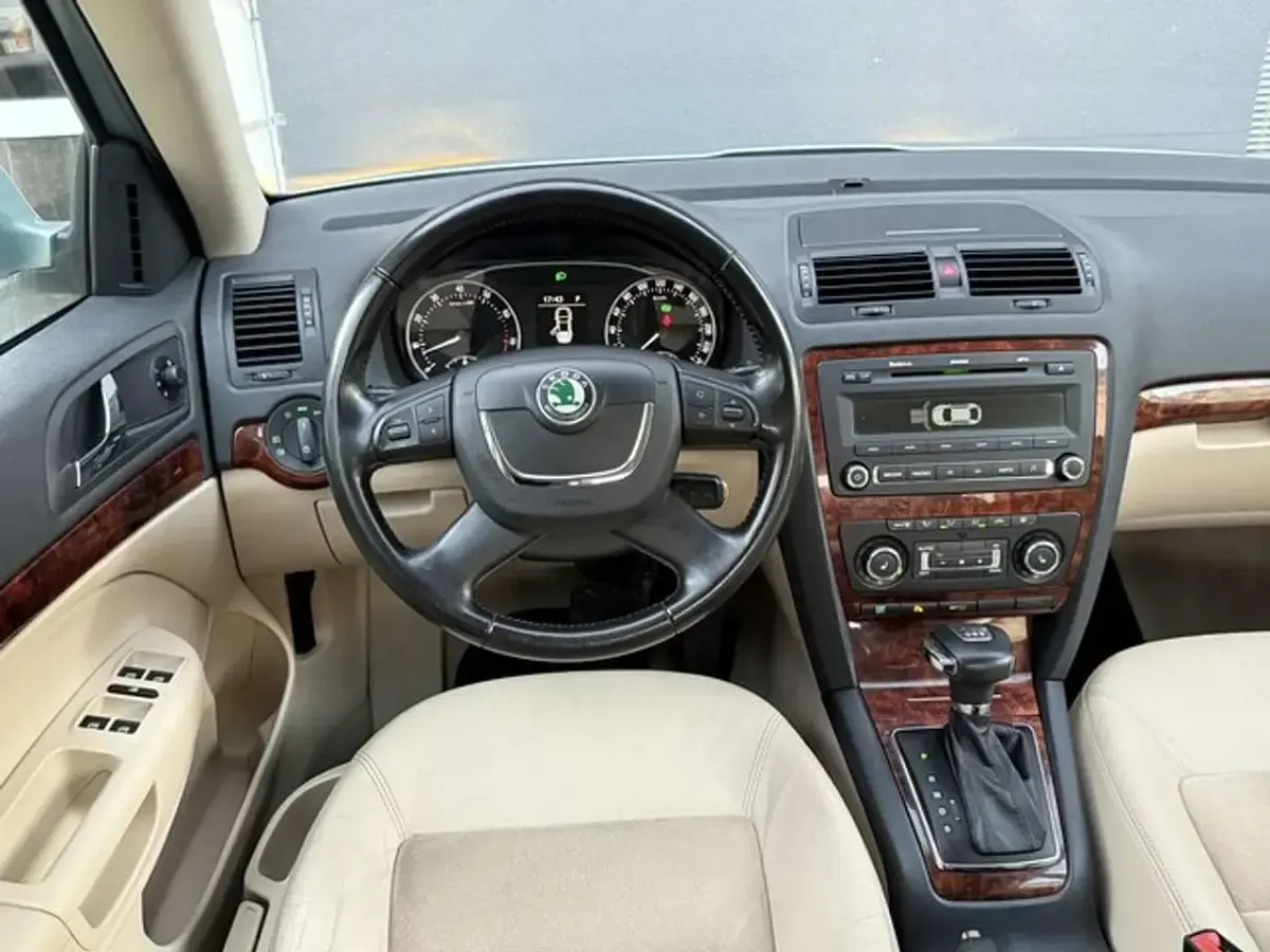 Gebraucht Skoda Octavia Elegance 122 PS (89 kW) 2009 Grün Limousine
