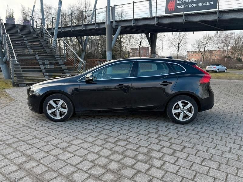 Gebraucht Volvo V40 190 PS (139 kW) 2014 Schwarz Limousine