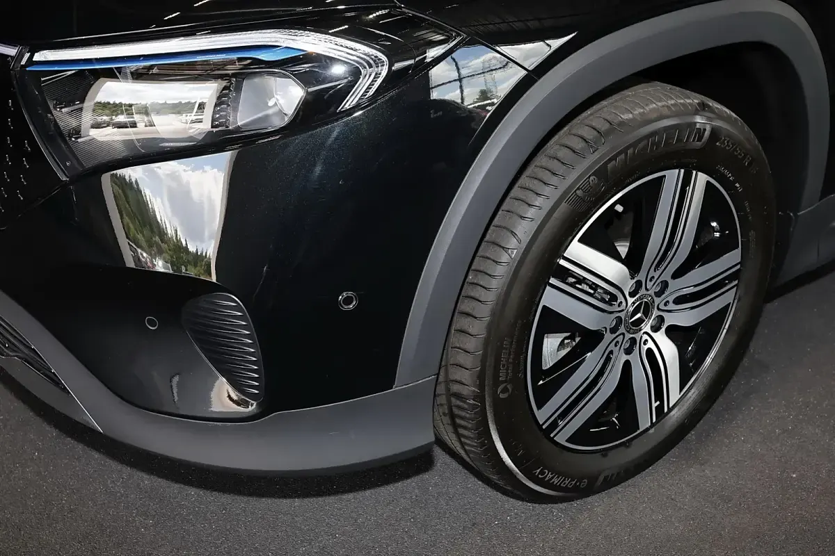Gebraucht Mercedes EQB300 167 kW (228 PS) 2025 Schwarz SUV