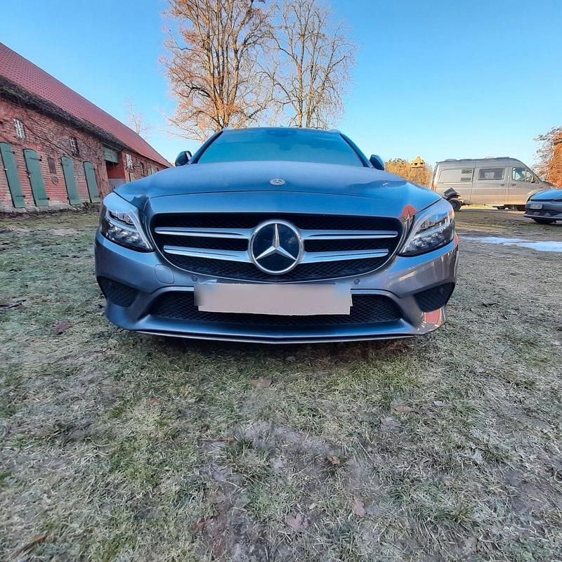 Grau Gebraucht 2019 Mercedes C220 Kombi | 24.200 € (Guter Preis) - Bild 1/4