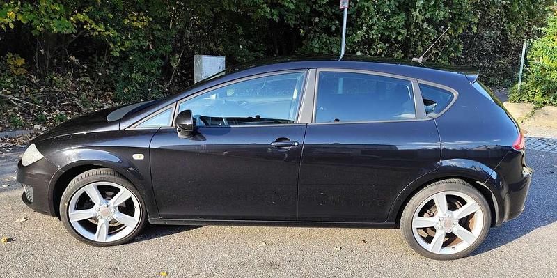 Schwarz Gebraucht 2011 Seat Leon Sport Limousine | 5.850 € (Fairer Preis) - Bild 1/4