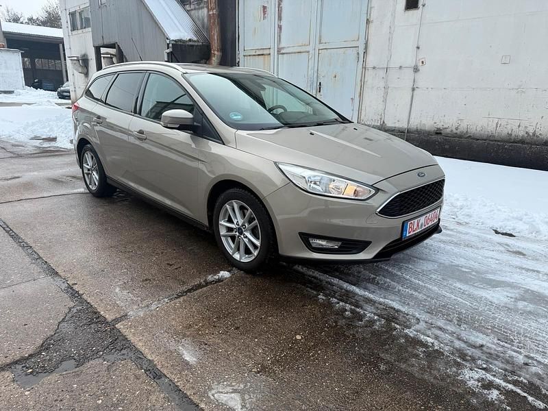 Gebraucht Ford Focus 102 PS (75 kW) 2015 Grau Kombi