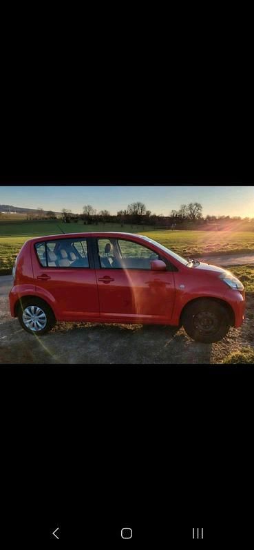 Rot Gebraucht 2007 Daihatsu Sirion Kleinwagen | 800 € (Guter Preis) - Bild 1/4
