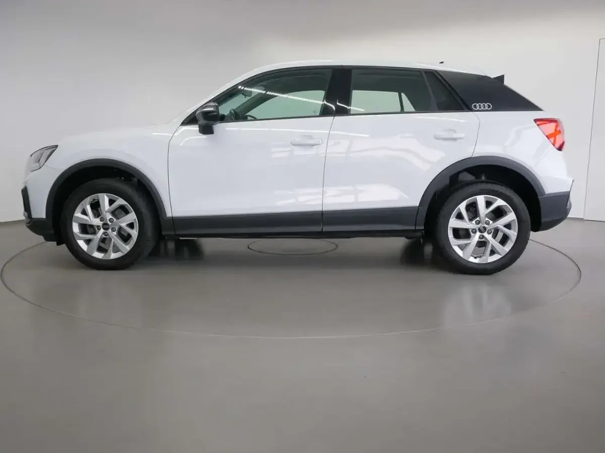 Gebraucht Audi Q2 Sport 150 PS (110 kW) 2023 Gletscherweiss metallic SUV