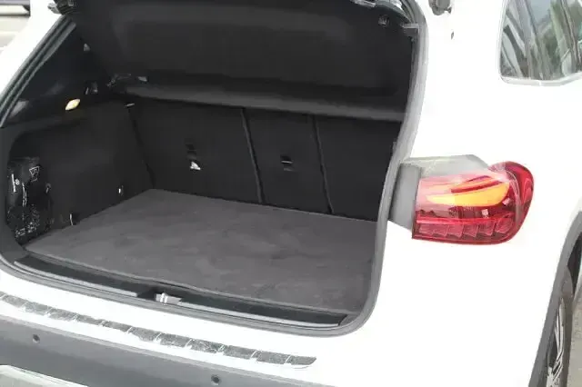 Gebraucht Mercedes GLA200 Progressive 163 PS (119 kW) 2024 Weiß SUV