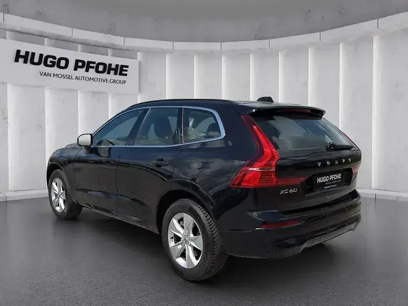 Gebraucht Volvo XC60 Core 197 PS (144 kW) 2023 Schwarz SUV