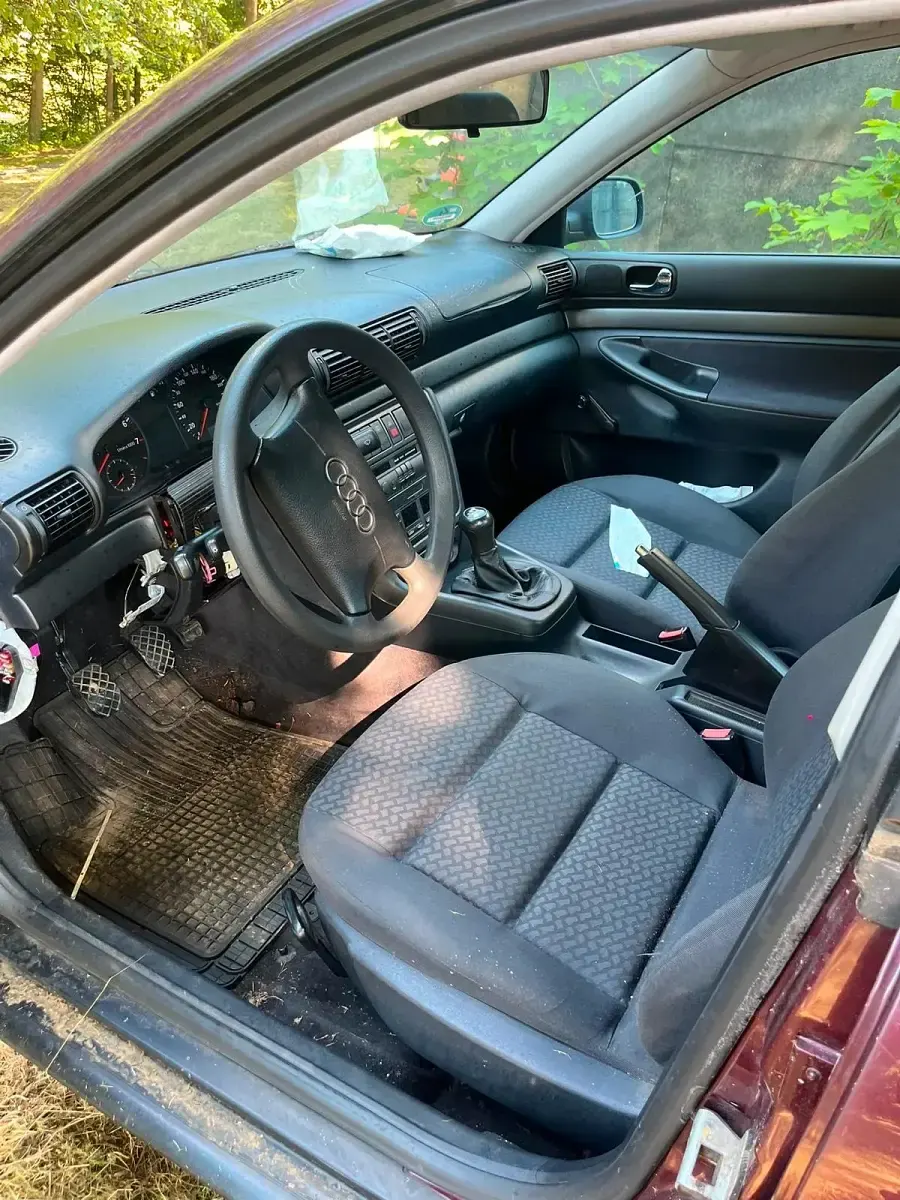 Gebraucht Audi A4 Basis 102 PS (75 kW) 1995 Rot Limousine