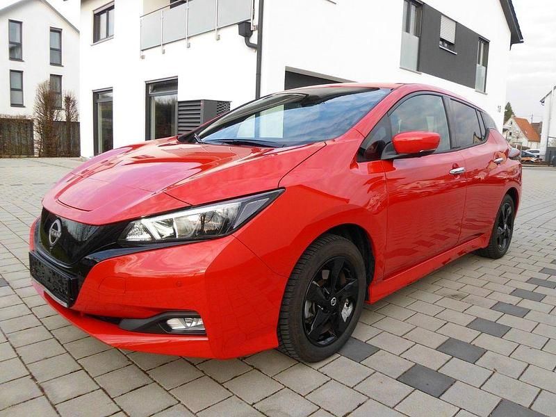 Gebraucht Nissan Leaf 360º 110 kW (150 PS) 2023 Rot Kleinwagen