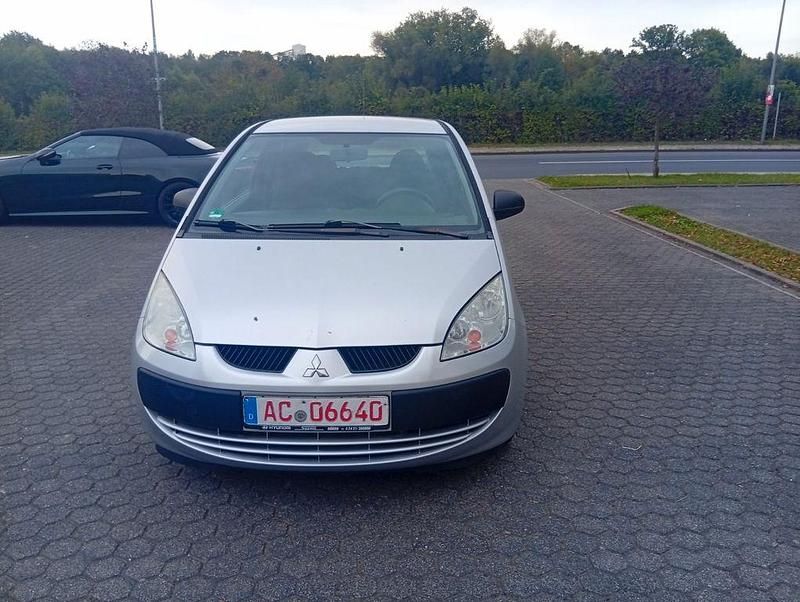 Grau Gebraucht 2007 Mitsubishi Colt Inform Limousine | 1.299 € (Guter Preis) - Bild 1/4