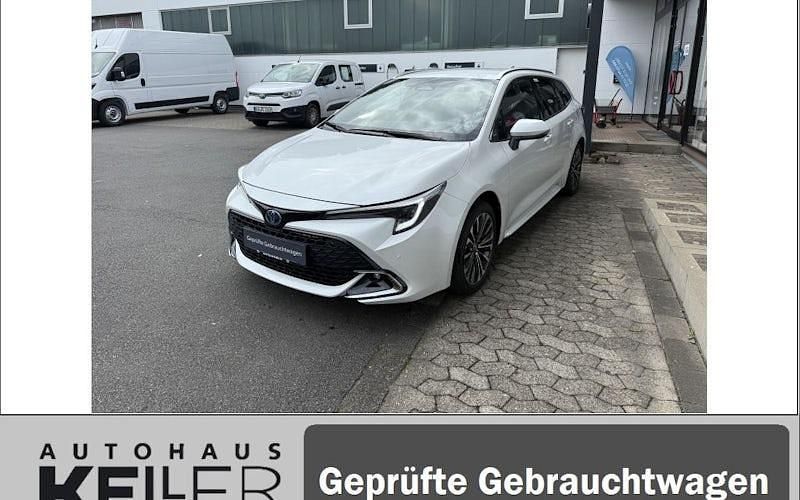 Weiß Neu 2025 Toyota Corolla Kombi | 33.960 € (Fairer Preis) - Bild 1/4