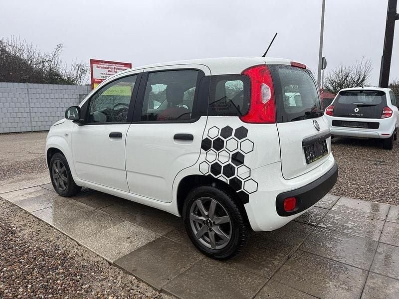 Gebraucht Fiat Panda Pop 69 PS (50 kW) 2018 Bianco divino/zenit/ghiaccio/g Kleinwagen