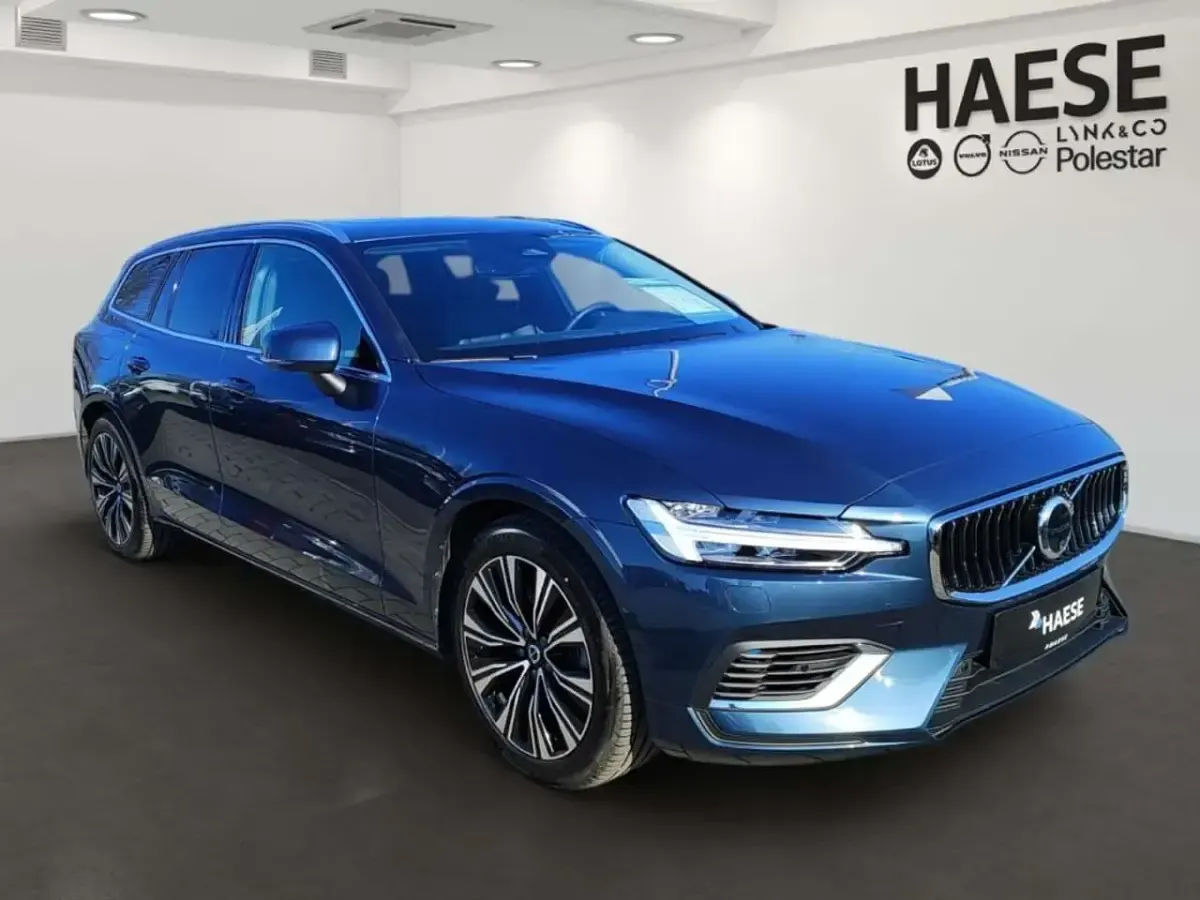 Gebraucht Volvo V60 Ultra 398 PS (292 kW) 2025 Denim blue / metallic Kombi
