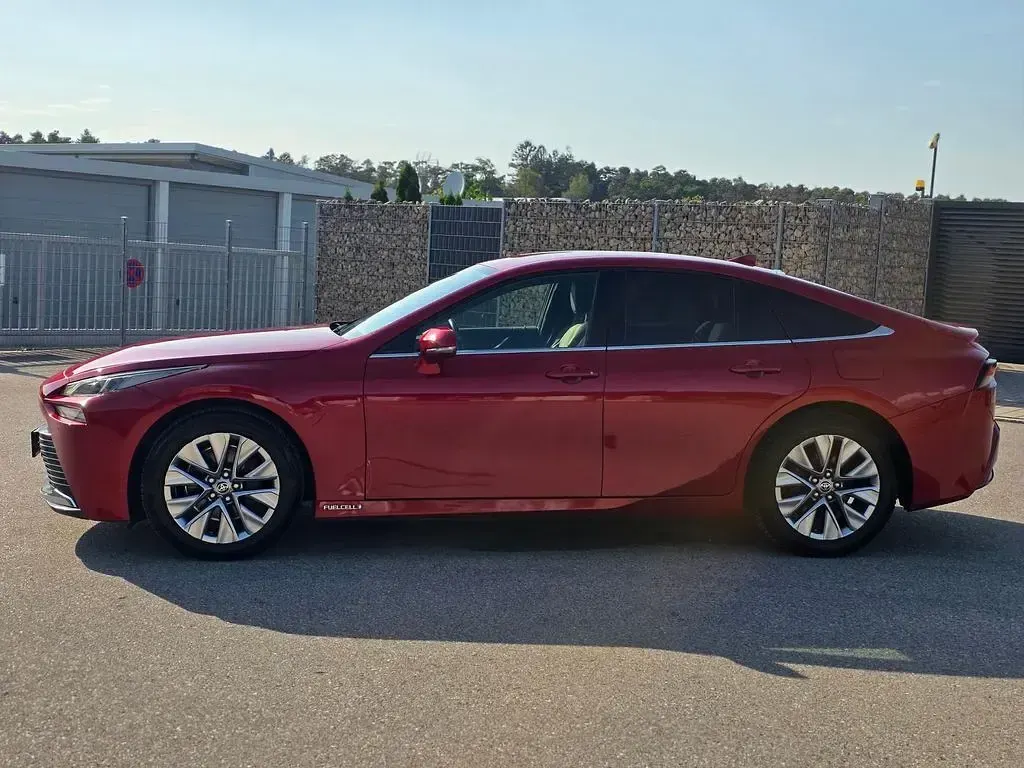 Gebraucht Toyota Mirai Executive 182 PS (133 kW) 2022 Emotional red 2 Limousine