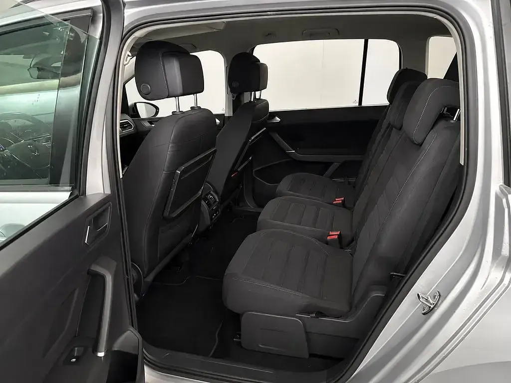 Gebraucht VW Touran 150 PS (110 kW) 2021 Silber Van / Kleinbus