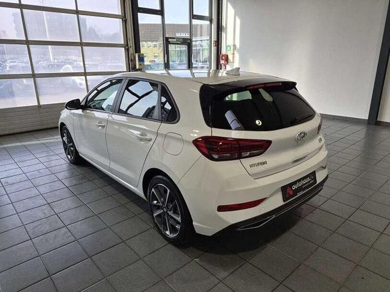 Gebraucht Hyundai i30 120 PS (88 kW) 2021 Weiß Limousine
