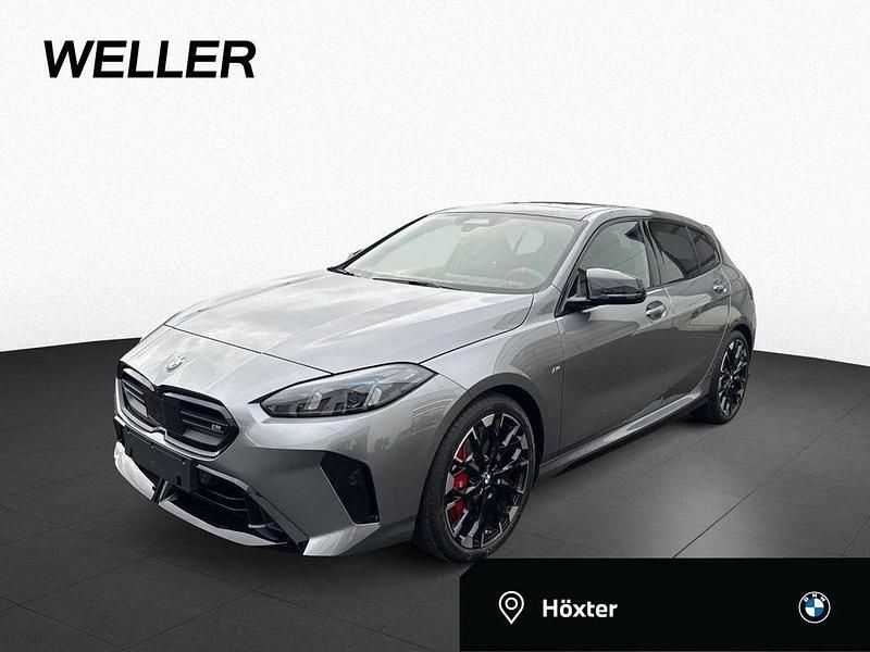 Skyscraper grau (grau) Gebraucht 2024 BMW M135 Comfort Edition Kleinwagen | 52.430 € - Bild 1/4
