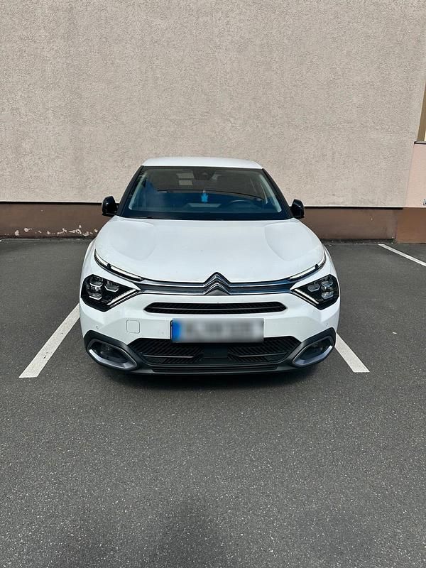 Weiß Gebraucht 2023 Citroën C4 PureTech Limousine | 15.500 € (Fairer Preis) - Bild 1/4