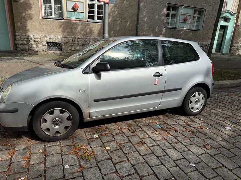 Silber Gebraucht 2003 VW Polo Limousine | 1.200 € - Bild 1/4