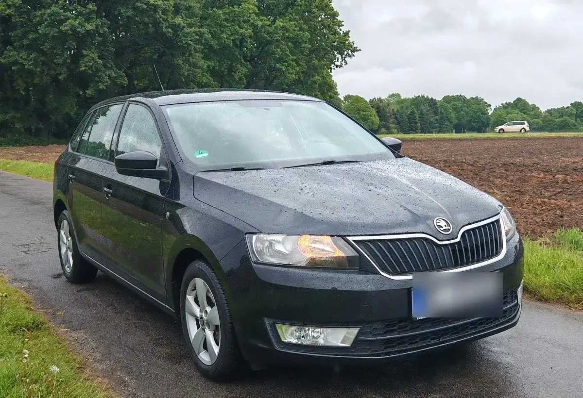 Gebraucht Skoda Rapid Ambition 90 PS (66 kW) 2015 Schwarz Kleinwagen