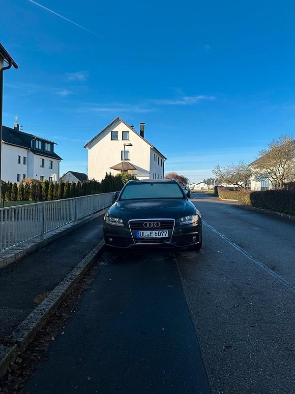 Grau Gebraucht 2011 Audi A4 S-Line Kombi | 5.990 € (Guter Preis) - Bild 1/4