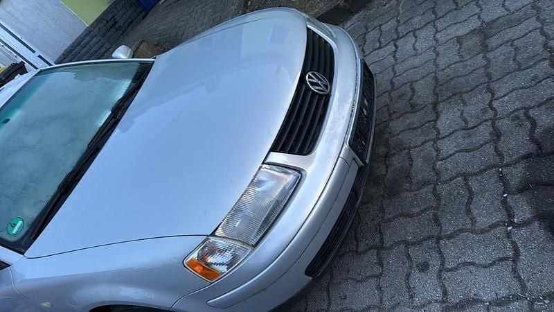 Gebraucht VW Passat 150 PS (110 kW) 2000 Silber Limousine