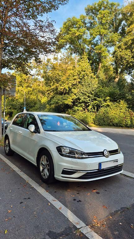 Weiß Gebraucht 2019 VW Golf VII Limousine | 16.850 € (Fairer Preis) - Bild 1/4