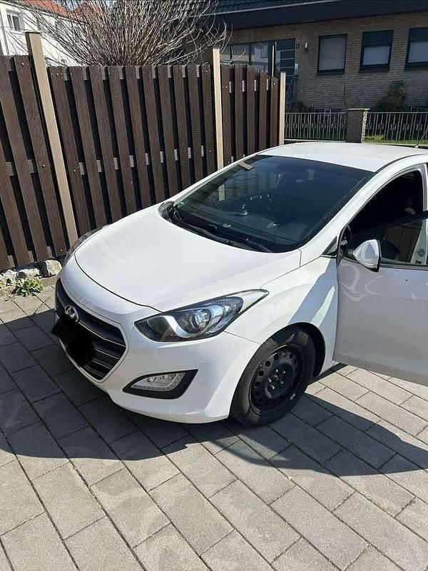 Gebraucht Hyundai i30 Passion 110 PS (80 kW) 2016 Limousine