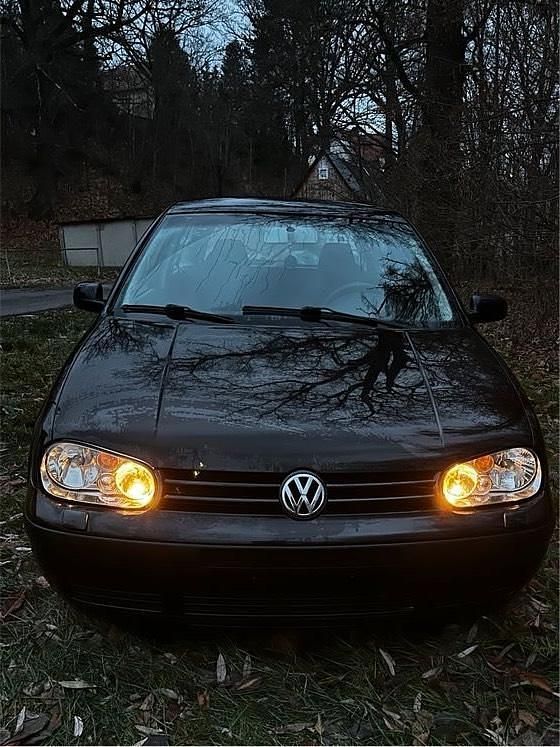 Schwarz Gebraucht 2001 VW Golf IV Limousine | 1.450 € (Teuer) - Bild 1/4