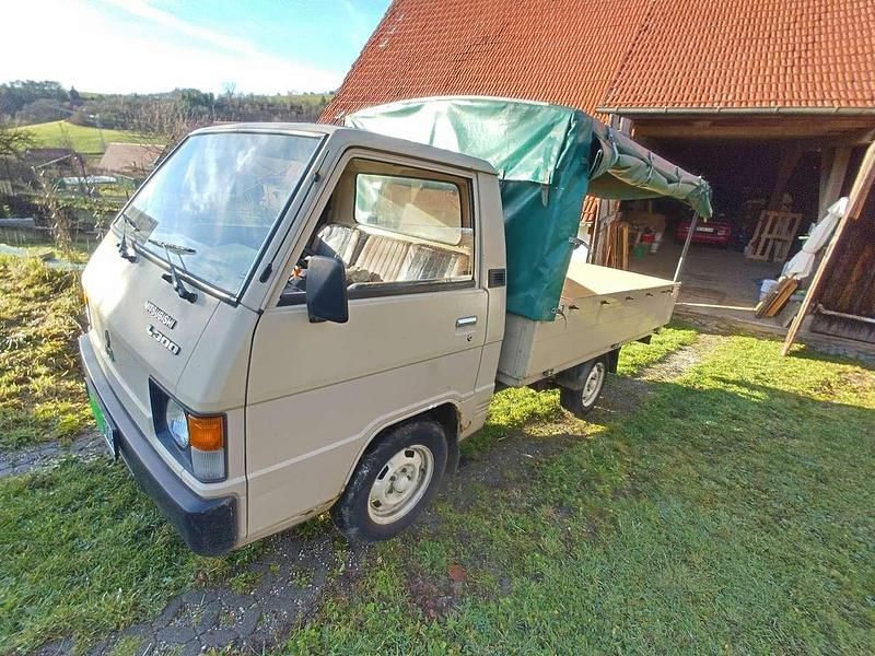 Gebraucht Mitsubishi L300 69 PS (50 kW) 1981 Beige Van