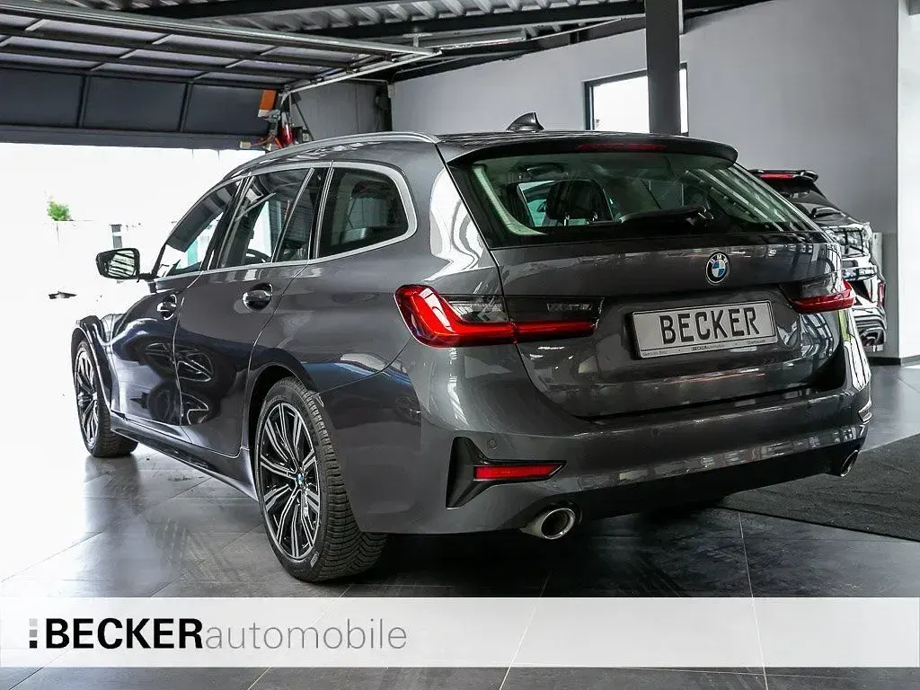 Używany BMW 320 Advantage 184 KM (135 kW) 2021 Szary Kombi