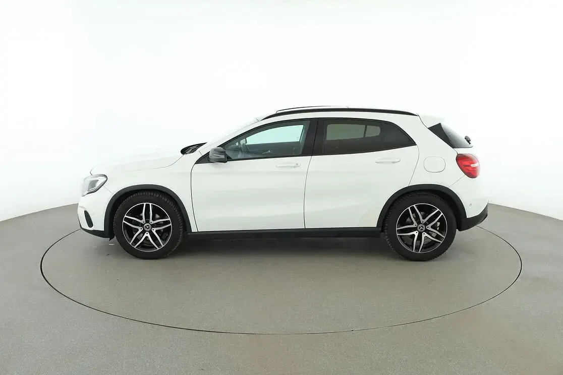 Gebraucht Mercedes GLA180 Urban 122 PS (89 kW) 2019 Weiß SUV