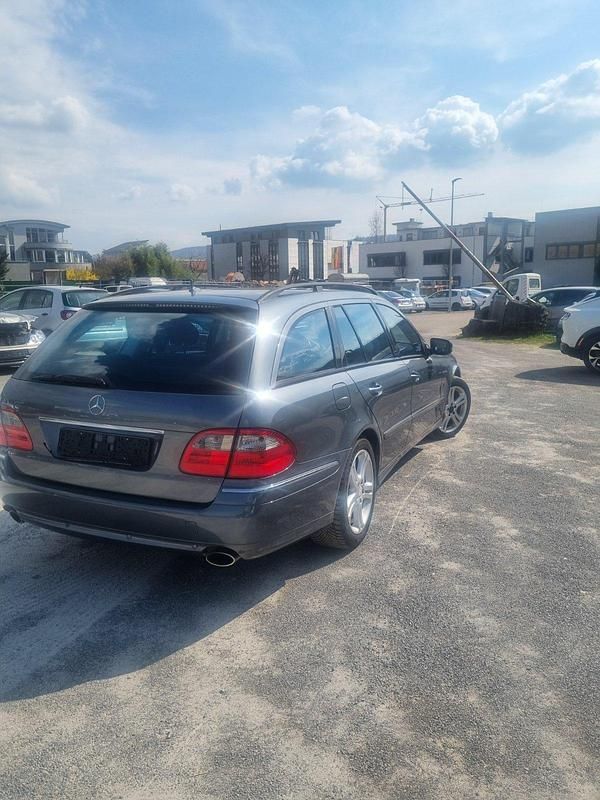 Gebraucht Mercedes E230 204 PS (150 kW) 2009 Blau Kombi