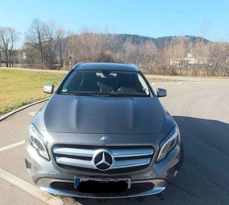 Grau Gebraucht 2014 Mercedes GLA200 Urban SUV | 16.500 € (Fairer Preis) - Bild 1/4