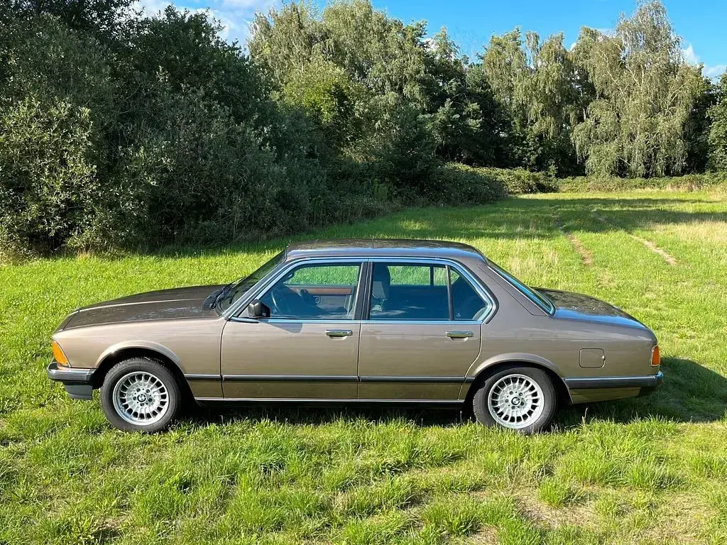 Gebraucht BMW 735 211 PS (155 kW) 1987 Braun Limousine