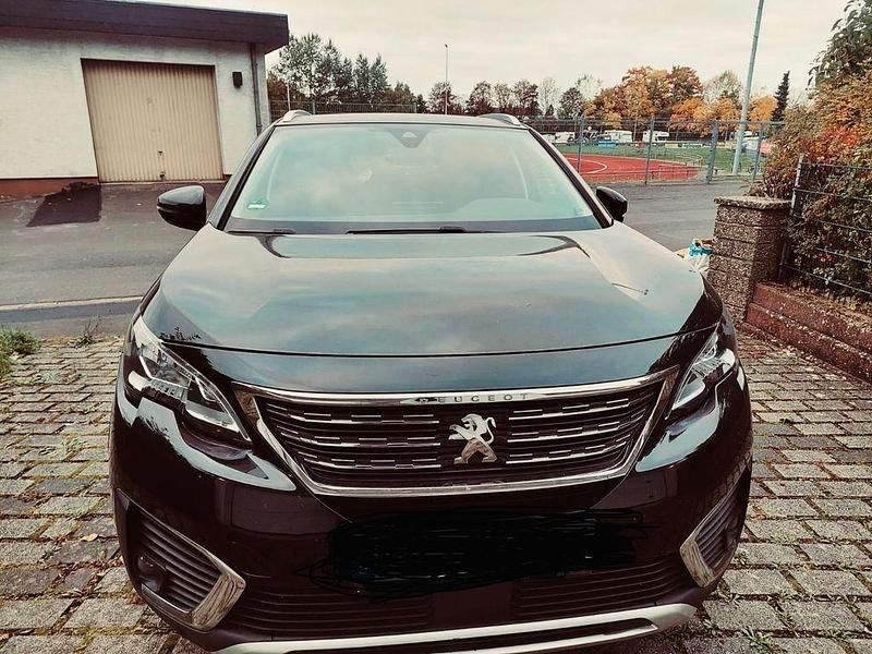 Schwarz Gebraucht 2018 Peugeot 5008 Allure Van / Kleinbus | 16.111 € (Superpreis) - Bild 1/4