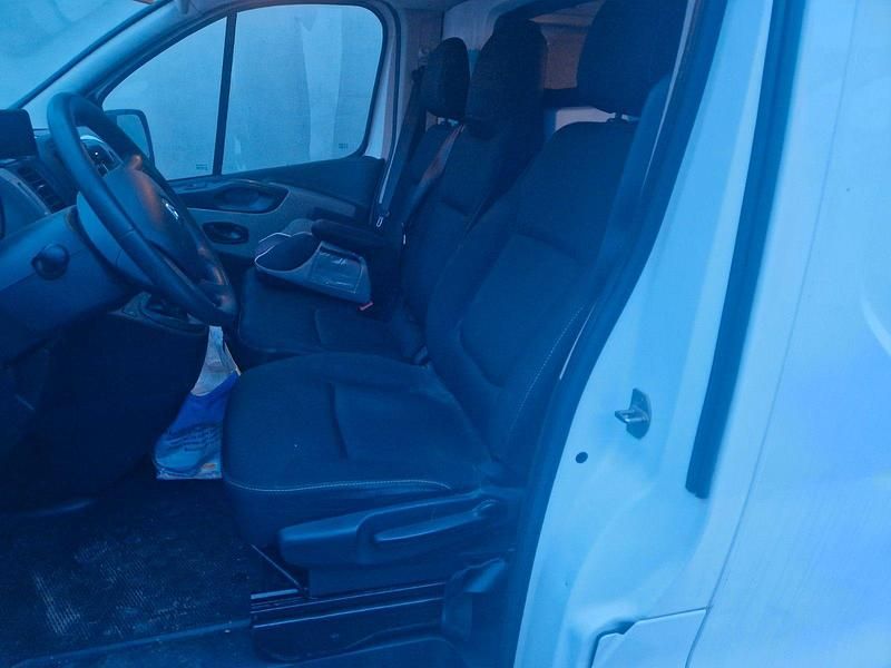 Gebraucht Renault Traffic 139 PS (102 kW) 2016 Weiß Pickup