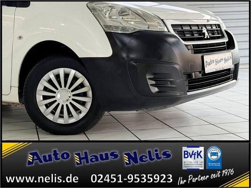 Gebraucht Peugeot Partner Premium 99 PS (72 kW) 2018 Weiß Van / Kleinbus