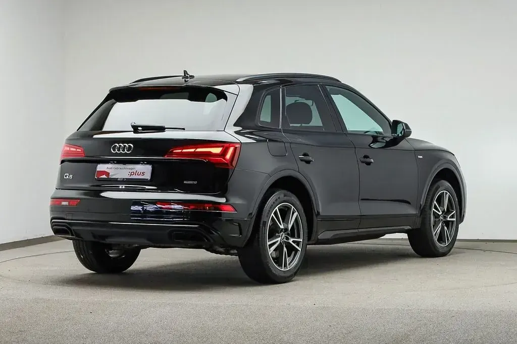 Gebraucht Audi Q5 Business 204 PS (150 kW) 2022 Mythosschwarz metallic (metallic) SUV